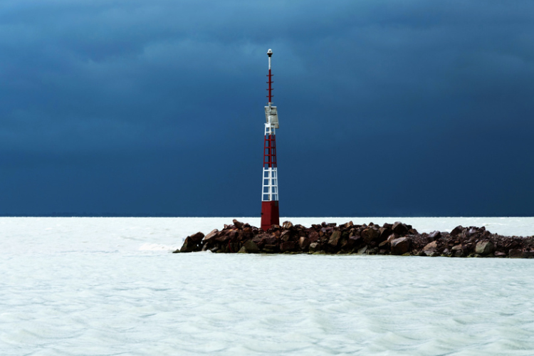 A viharjelzés követésére hívja fel a figyelmet a Balatonnál vasárnap a meteorológia