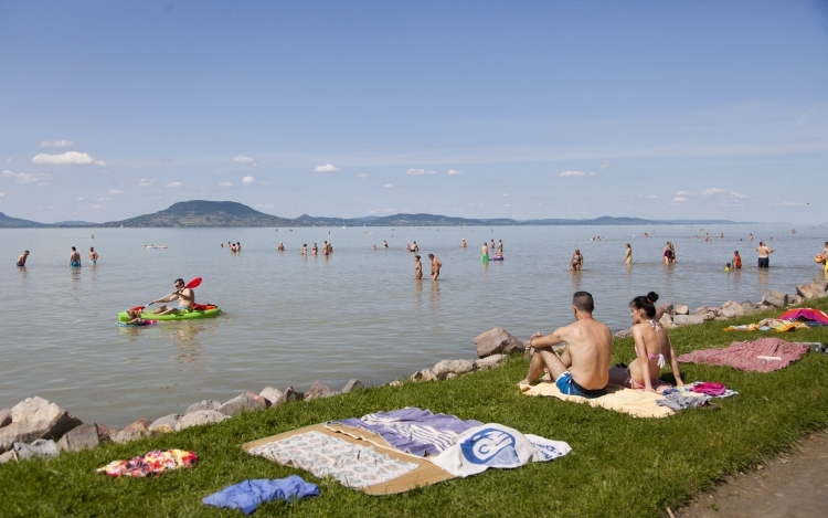 Életét vesztette egy 57 éves férfi a Balatonban