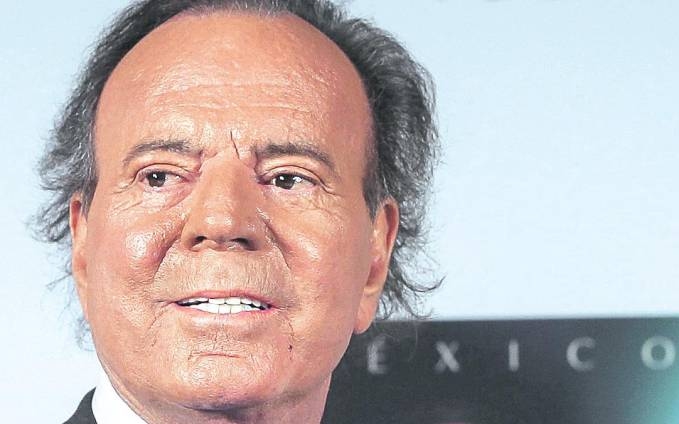 Julio Iglesias énekesnek van egy házasságon kívül született fia a bíróság szerint