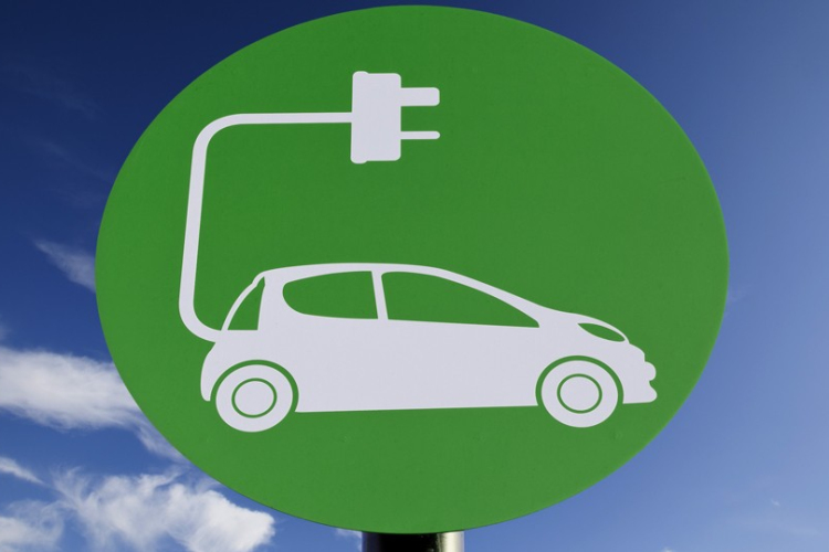 Az elektromos és hibrid autók húzták az uniós újautó-piacot júniusban