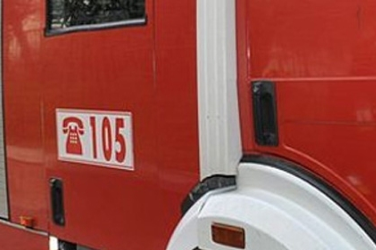 Kamion és gépkocsi ütközött a 8-as főúton