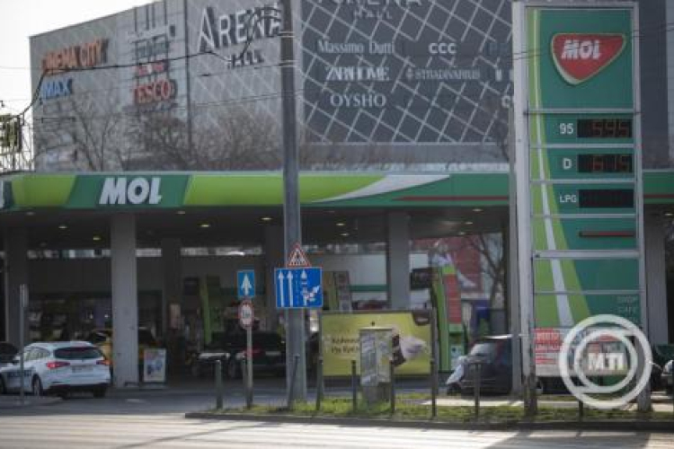 Magyar Péter: már a héten olcsóbb lehet a benzin és a gázolaj a védett árnál