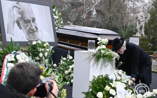 Végső búcsút vettek Tarr Bélától