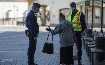 A tisztifőorvos ismét azt kérte az idősektől, hogy maradjanak otthon