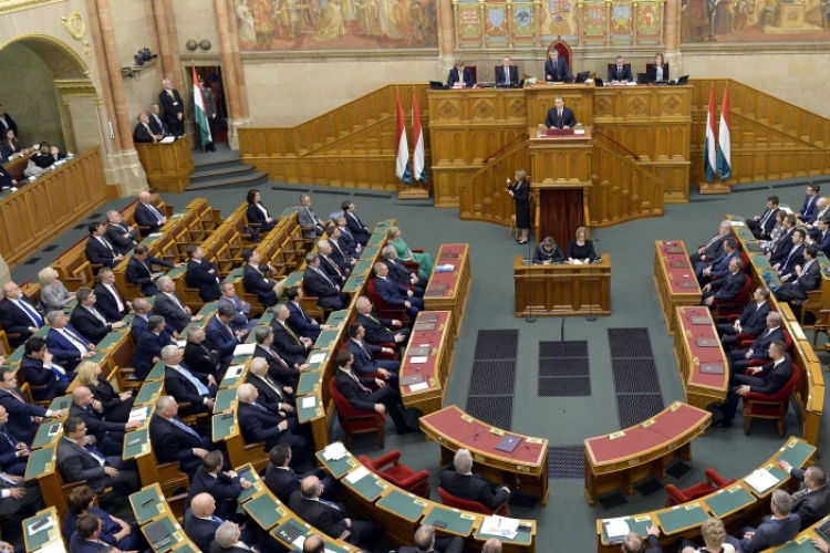 A nagyszülői gyedről kezdenek tárgyalni a képviselők 